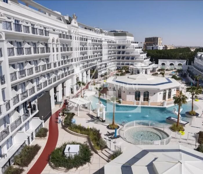 Victorian Living in Arjan Elegance & Comfort