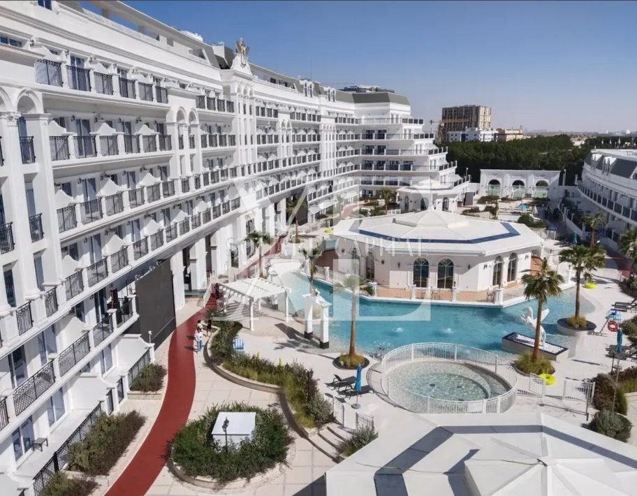 Victorian Living in Arjan Elegance & Comfort