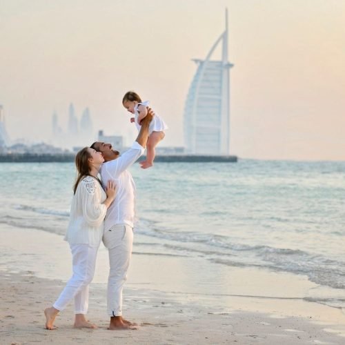 What are the benefits of living in Dubai for families